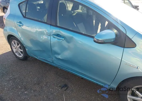 2014 Toyota Prius C Three z USA, uszkodzony, nr VIN JTDKDTB32E1073930